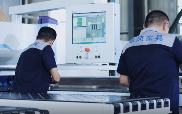 雅風(fēng)家具板式車(chē)間23